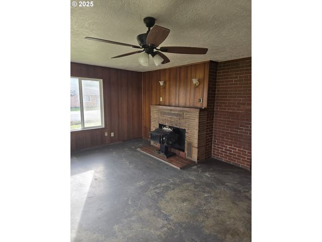 151 Nw SHERRY St, Winston, OR 97496