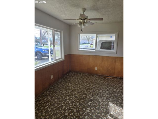 151 Nw SHERRY St, Winston, OR 97496