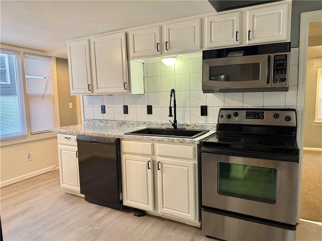 10031 E Wilson Road, Independence, MO 64053