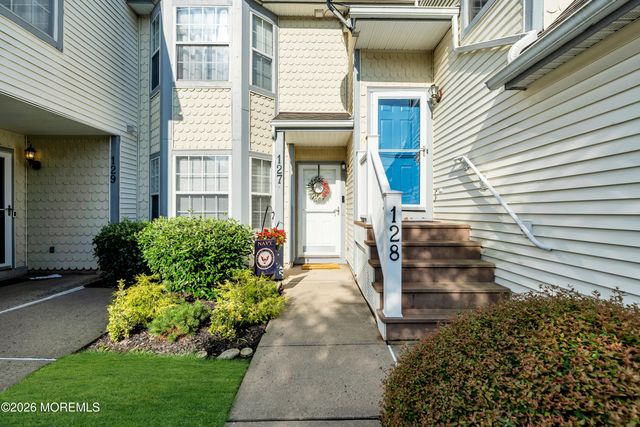 127 Evergreen Court, Freehold, NJ 07728