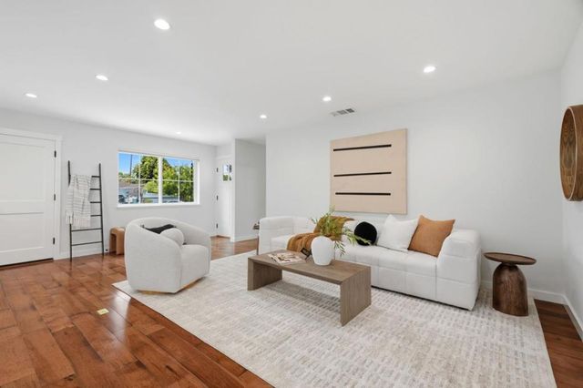 2133 Santa Cruz Avenue, Santa Clara, CA 95051