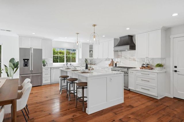 2133 Santa Cruz Avenue, Santa Clara, CA 95051