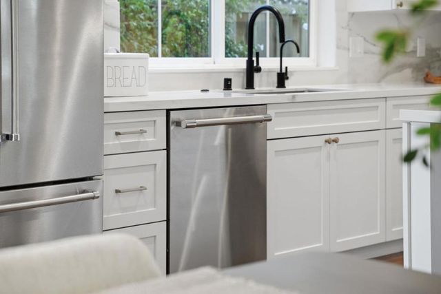 2133 Santa Cruz Avenue, Santa Clara, CA 95051