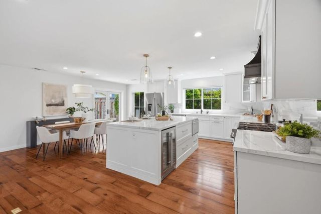 2133 Santa Cruz Avenue, Santa Clara, CA 95051