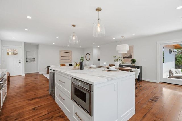 2133 Santa Cruz Avenue, Santa Clara, CA 95051