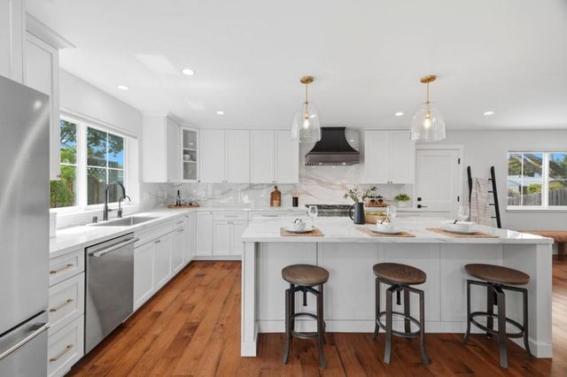 2133 Santa Cruz Avenue, Santa Clara, CA 95051