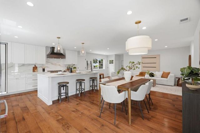 2133 Santa Cruz Avenue, Santa Clara, CA 95051