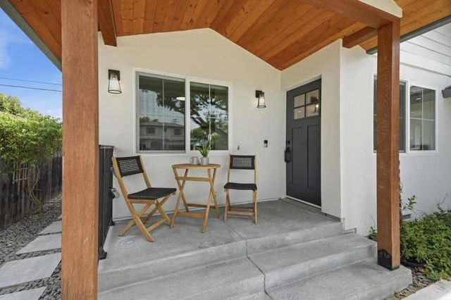2133 Santa Cruz Avenue, Santa Clara, CA 95051