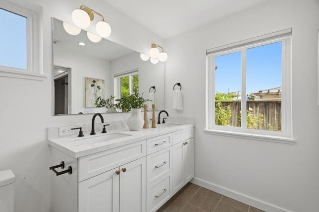 2133 Santa Cruz Avenue, Santa Clara, CA 95051