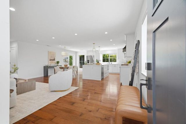 2133 Santa Cruz Avenue, Santa Clara, CA 95051