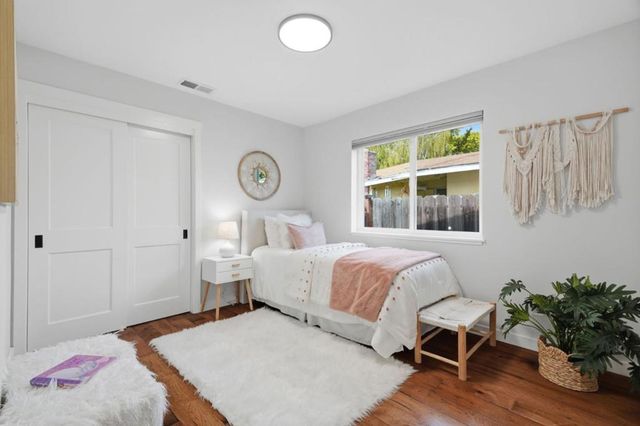2133 Santa Cruz Avenue, Santa Clara, CA 95051