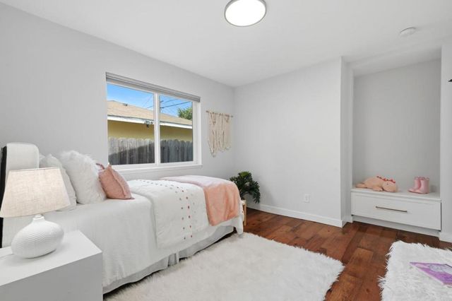 2133 Santa Cruz Avenue, Santa Clara, CA 95051