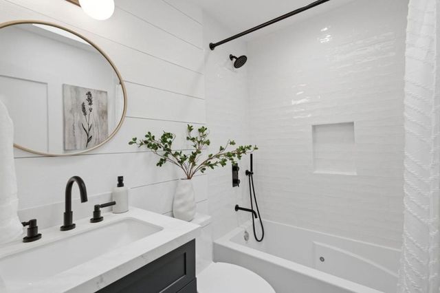 2133 Santa Cruz Avenue, Santa Clara, CA 95051