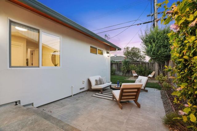 2133 Santa Cruz Avenue, Santa Clara, CA 95051