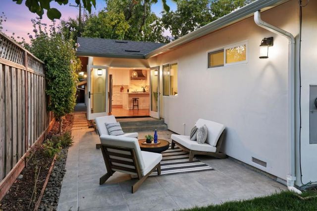 2133 Santa Cruz Avenue, Santa Clara, CA 95051