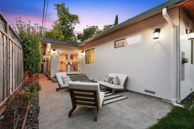 2133 Santa Cruz Avenue, Santa Clara, CA 95051
