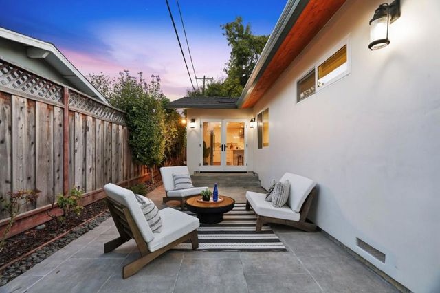2133 Santa Cruz Avenue, Santa Clara, CA 95051