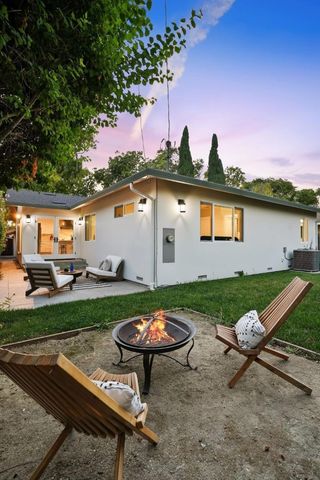 2133 Santa Cruz Avenue, Santa Clara, CA 95051