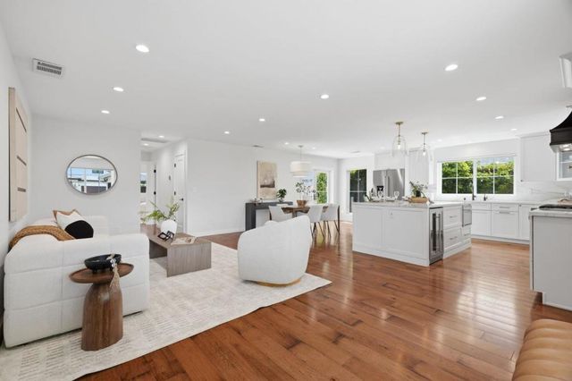 2133 Santa Cruz Avenue, Santa Clara, CA 95051