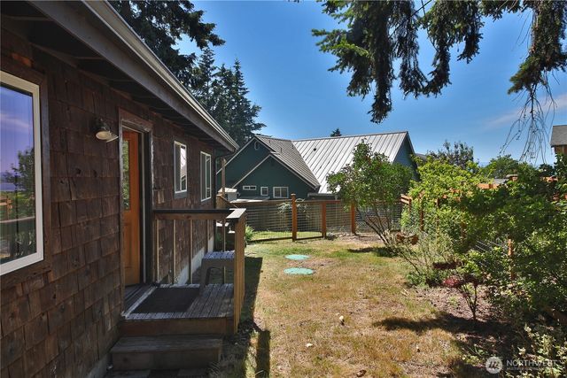 569 Otter Way, Freeland, WA 98249