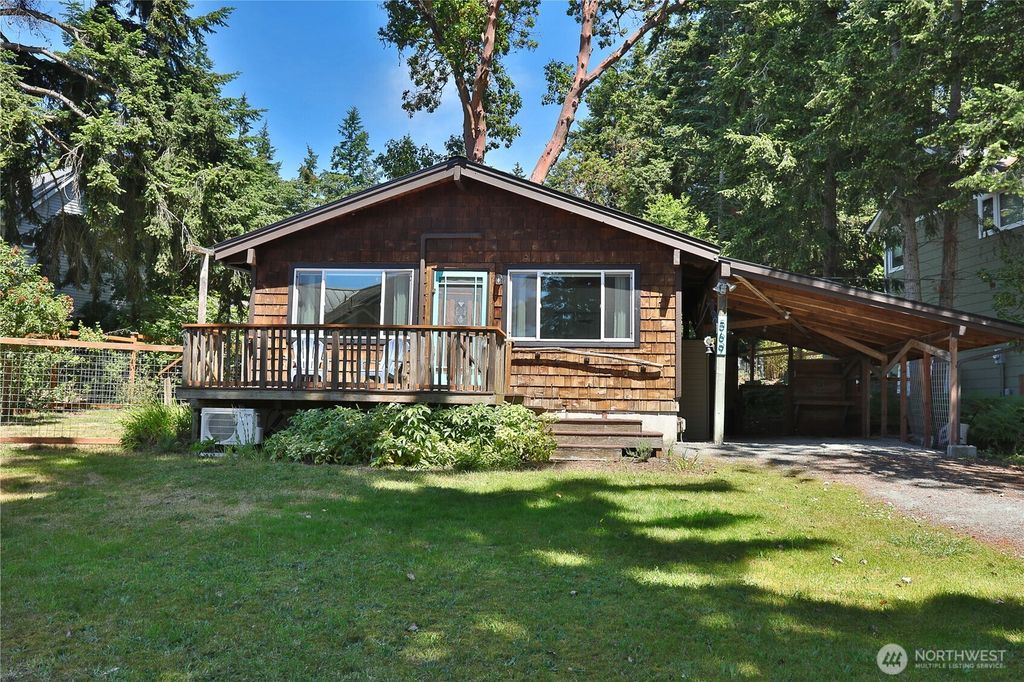 569 Otter Way, Freeland, WA 98249