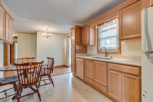 132 Cherrywood Lane, Bristol, TN 37620