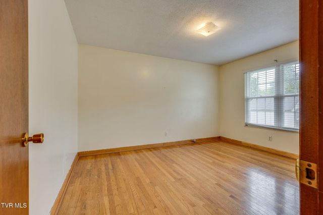 132 Cherrywood Lane, Bristol, TN 37620