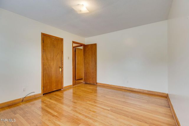 132 Cherrywood Lane, Bristol, TN 37620