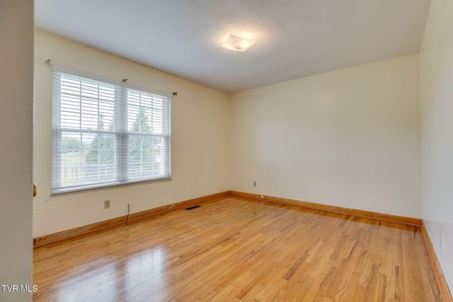 132 Cherrywood Lane, Bristol, TN 37620