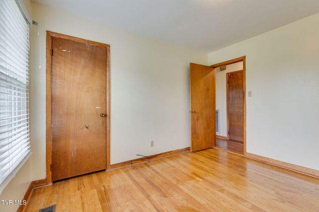 132 Cherrywood Lane, Bristol, TN 37620