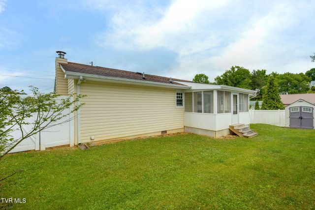 132 Cherrywood Lane, Bristol, TN 37620