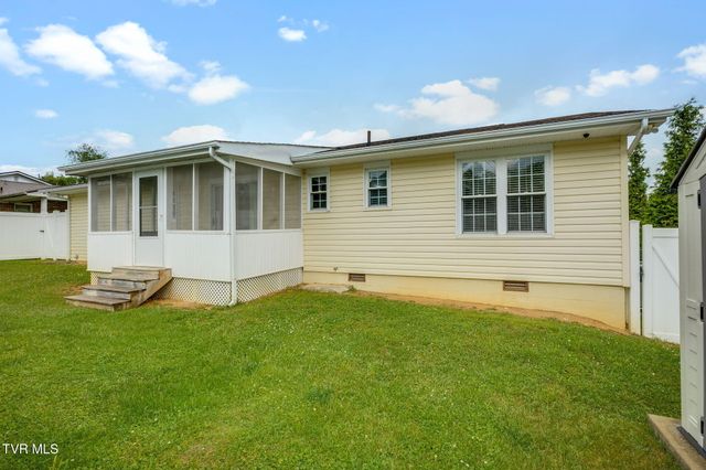 132 Cherrywood Lane, Bristol, TN 37620