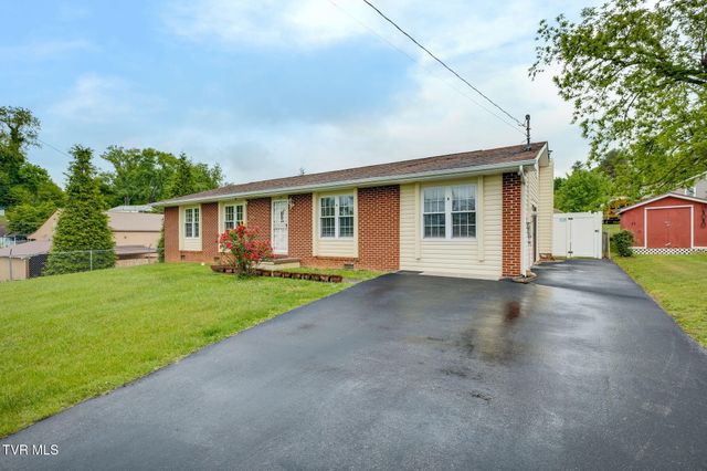 132 Cherrywood Lane, Bristol, TN 37620