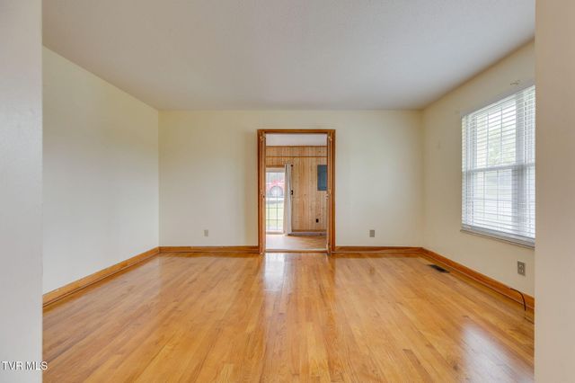 132 Cherrywood Lane, Bristol, TN 37620