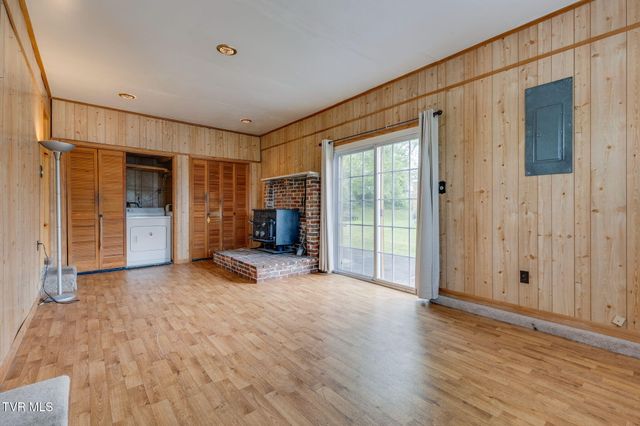 132 Cherrywood Lane, Bristol, TN 37620