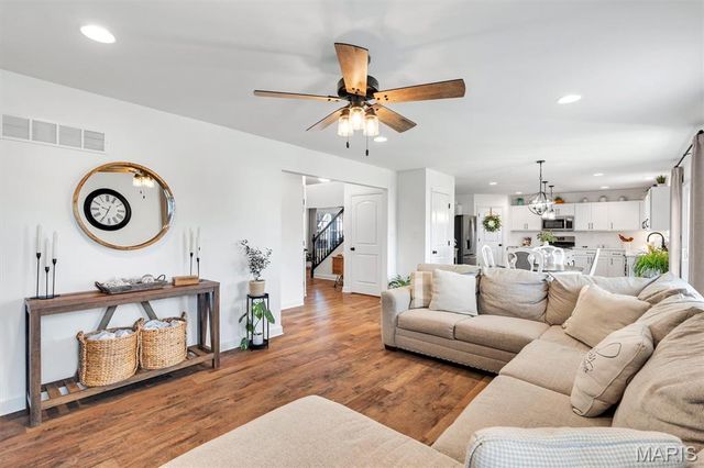 320 Race Horse Lane, Wentzville, MO 63385