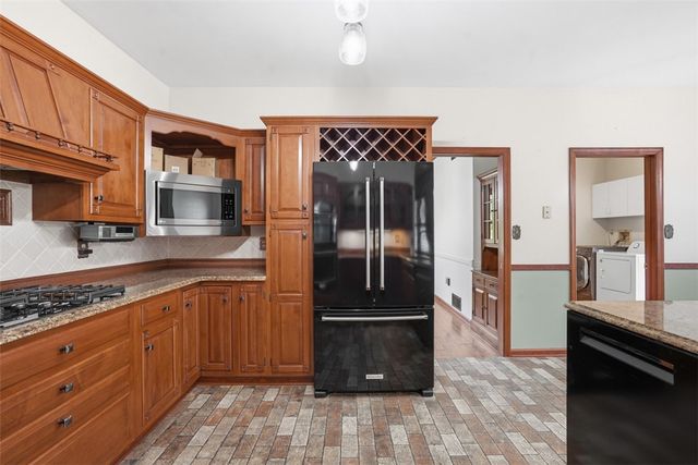 750 Adele Dr, North Huntingdon, PA 15642