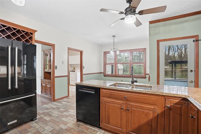750 Adele Dr, North Huntingdon, PA 15642