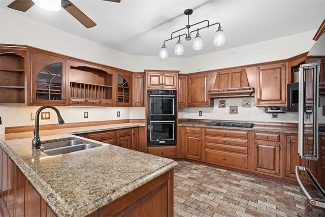 750 Adele Dr, North Huntingdon, PA 15642