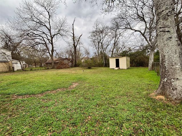 504 E Bell Avenue, Crockett, TX 75835