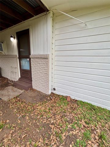 504 E Bell Avenue, Crockett, TX 75835