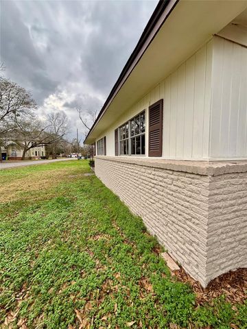 504 E Bell Avenue, Crockett, TX 75835