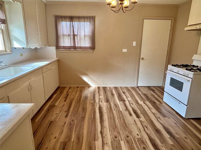 504 E Bell Avenue, Crockett, TX 75835