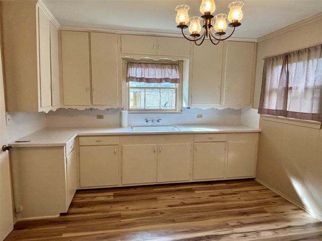 504 E Bell Avenue, Crockett, TX 75835