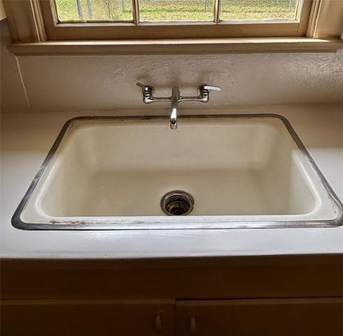 504 E Bell Avenue, Crockett, TX 75835