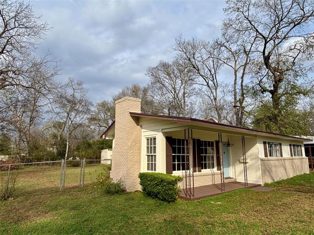 504 E Bell Avenue, Crockett, TX 75835