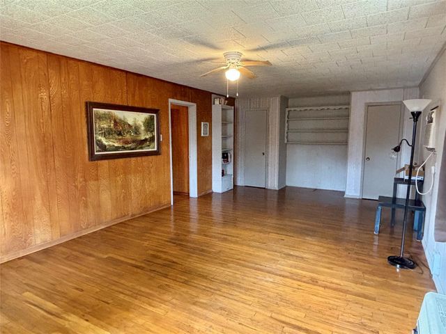 504 E Bell Avenue, Crockett, TX 75835