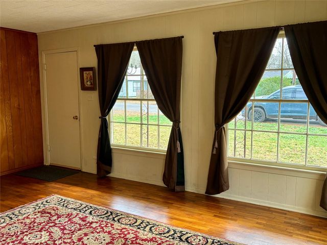 504 E Bell Avenue, Crockett, TX 75835