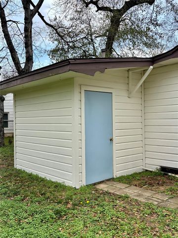 504 E Bell Avenue, Crockett, TX 75835