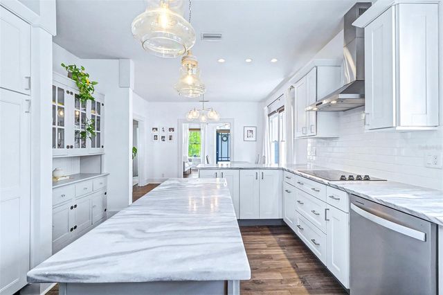 3218 7TH STREET N, St Petersburg, FL 33704